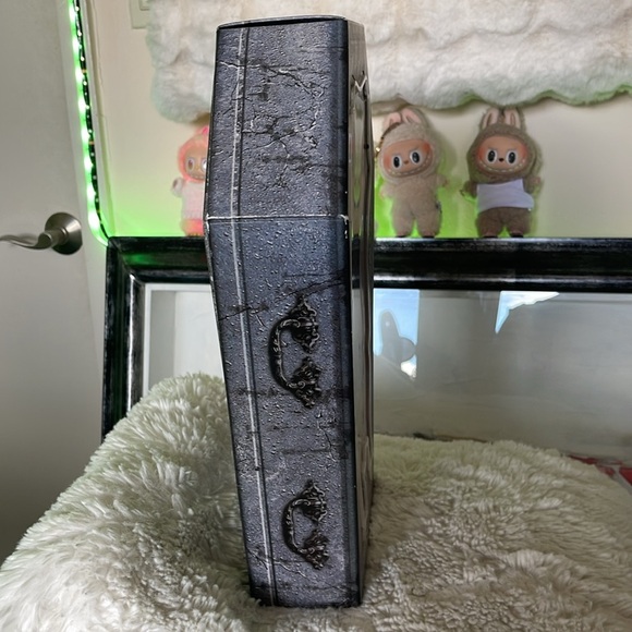 Monster High Draculaura Doll in Coffin Display NWT never been opened - Picture 6 of 7